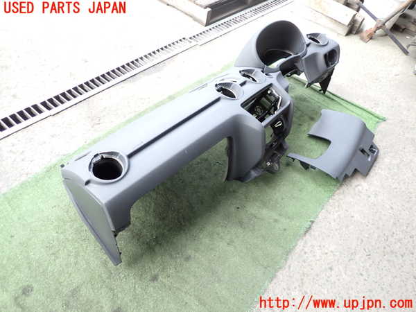 2UPJ-9232457505]アウディ・A1 スポーツバック(8XCHZ)ダッシュボード 中古_2