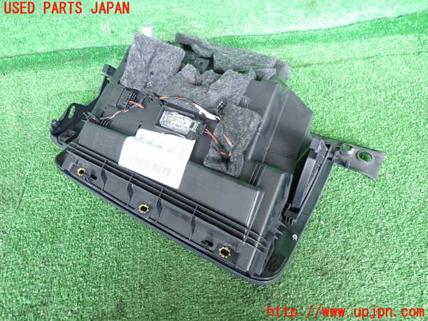 2UPJ-9232457516]アウディ・A1 スポーツバック(8XCHZ)グローブボックス1 中古_2