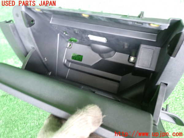 2UPJ-9232457516]アウディ・A1 スポーツバック(8XCHZ)グローブボックス1 中古_3