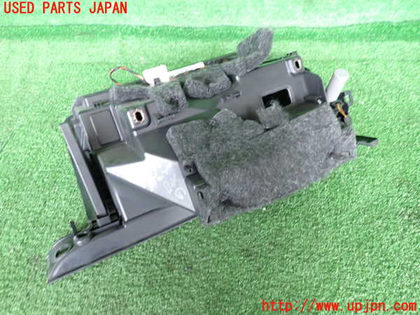 2UPJ-9232457516]アウディ・A1 スポーツバック(8XCHZ)グローブボックス1 中古_4