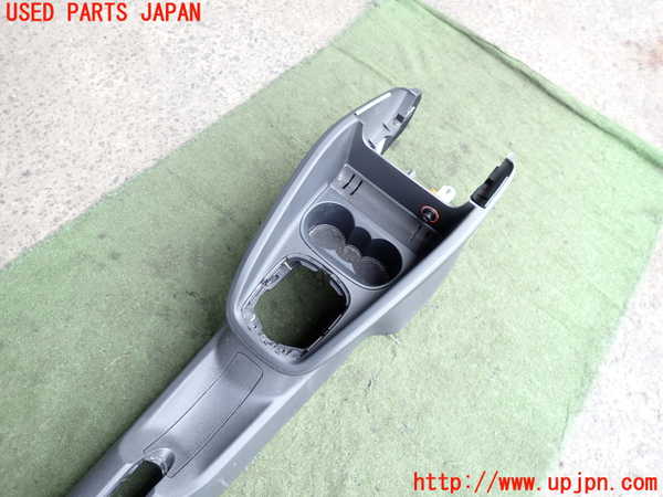 2UPJ-9232457540]アウディ・A1 スポーツバック(8XCHZ)センターコンソール 中古_3