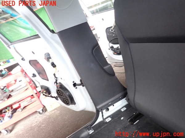 2UPJ-9232457670]アウディ・A1 スポーツバック(8XCHZ)左センターピラートリム 中古_3