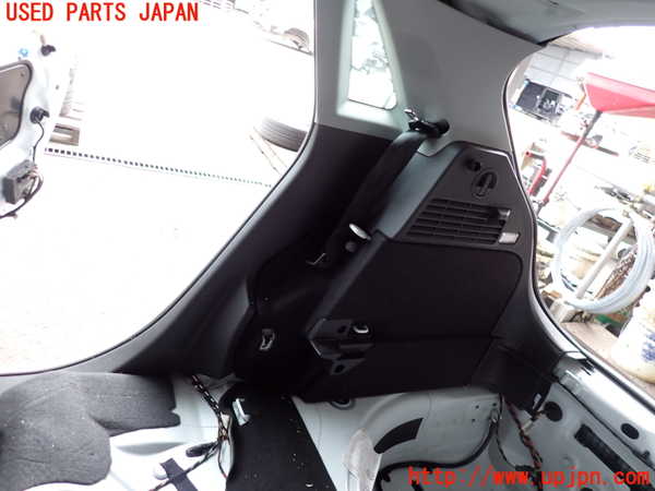 2UPJ-9232457675]アウディ・A1 スポーツバック(8XCHZ)右リアピラートリム 中古_3