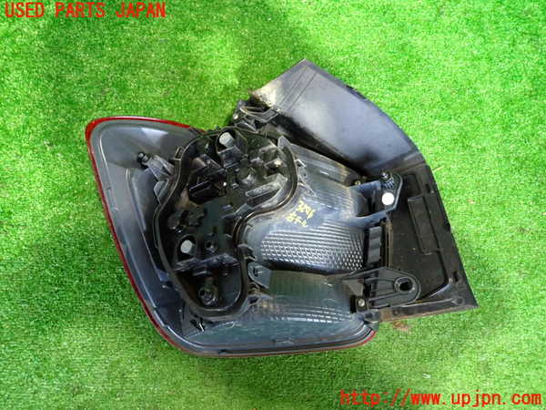 2UPJ-9232461530]BMW 116i(1A16)(F20)右テールランプ 中古_3
