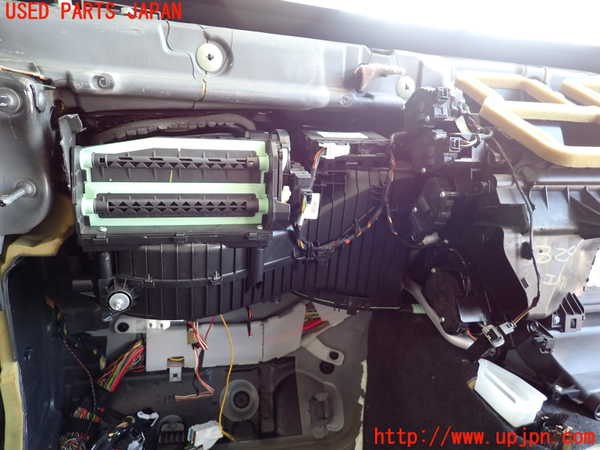 2UPJ-9232466081]BMW 116i(1A16)(F20)エバポレーター1 中古_3