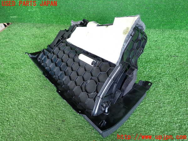 2UPJ-9232467516]BMW 116i(1A16)(F20)グローブボックス1 中古_2