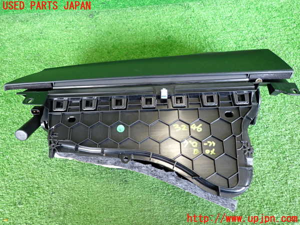 2UPJ-9232467516]BMW 116i(1A16)(F20)グローブボックス1 中古_4