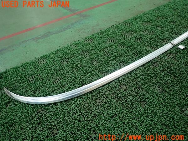 3UPJ=9232470015]ベンツ 240D(115117)W115 純正 フロントガラス下モール 中古_2