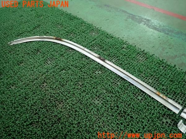 3UPJ=9232470015]ベンツ 240D(115117)W115 純正 フロントガラス下モール 中古_4