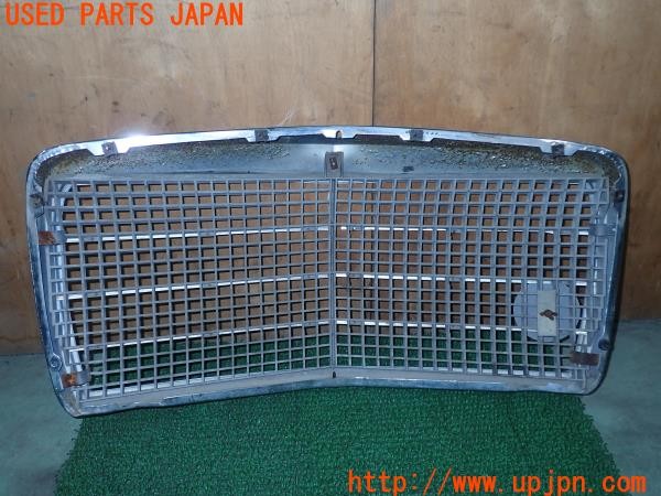 3UPJ=9232470047]ベンツ 240D(115117)W115 純正 115 888 22 85 フロントグリル 中古_2
