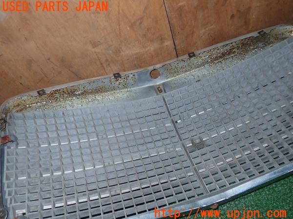 3UPJ=9232470047]ベンツ 240D(115117)W115 純正 115 888 22 85 フロントグリル 中古_3