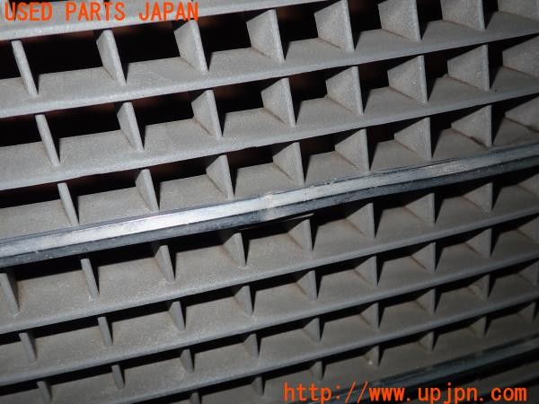 3UPJ=9232470047]ベンツ 240D(115117)W115 純正 115 888 22 85 フロントグリル 中古_4