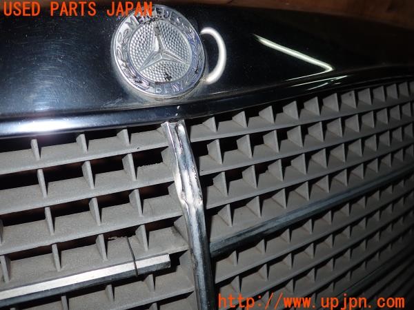 3UPJ=9232470047]ベンツ 240D(115117)W115 純正 115 888 22 85 フロントグリル 中古_5