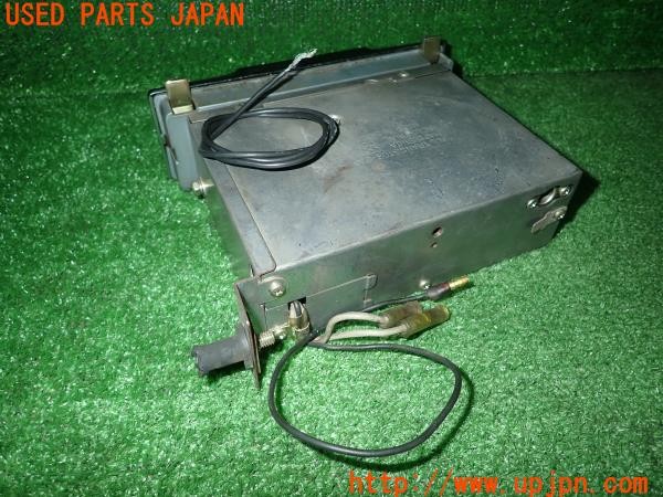 3UPJ=9232470519]ベンツ 240D(115117)W115 純正 ラジオ 難有 中古_2