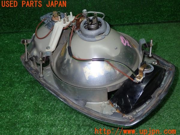 3UPJ=9232470561]ベンツ 240D(115117)W115 純正 HELLA製 右ヘッドライト メッキ 中古_3