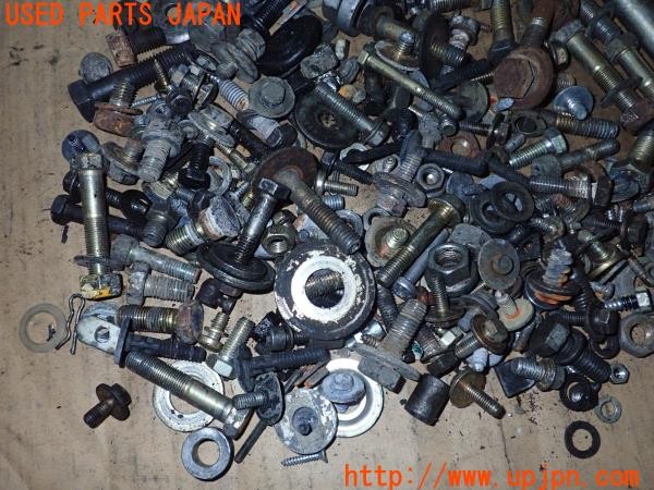3UPJ=9232470720]ベンツ 240D(115117)W115 ネジ・ナット・ステー類 セット ジャンク_3