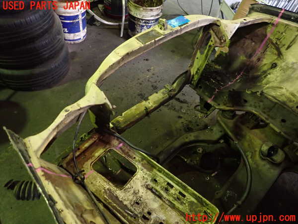 1UPJ-9232471042]ベンツ 240D(115117)W115コアサポート（カット） 中古_4