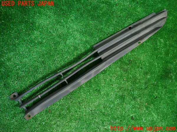 1UPJ-9232471050]ベンツ 240D(115117)W115ラジエターグリル 中古_2