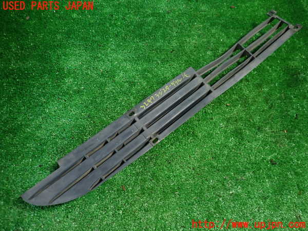 1UPJ-9232471050]ベンツ 240D(115117)W115ラジエターグリル 中古_3
