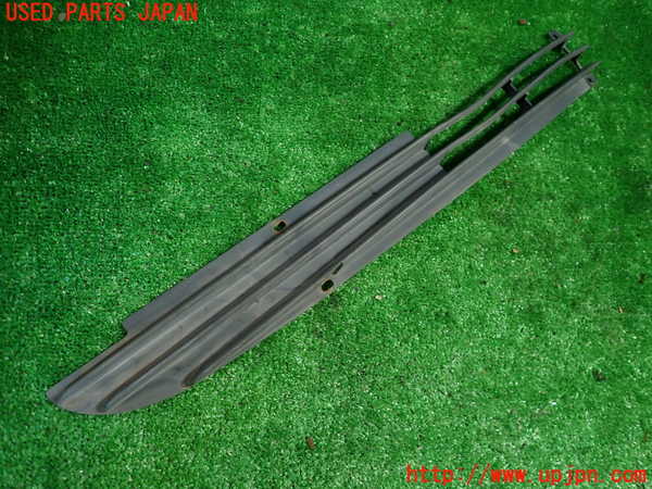 1UPJ-9232471050]ベンツ 240D(115117)W115ラジエターグリル 中古_4