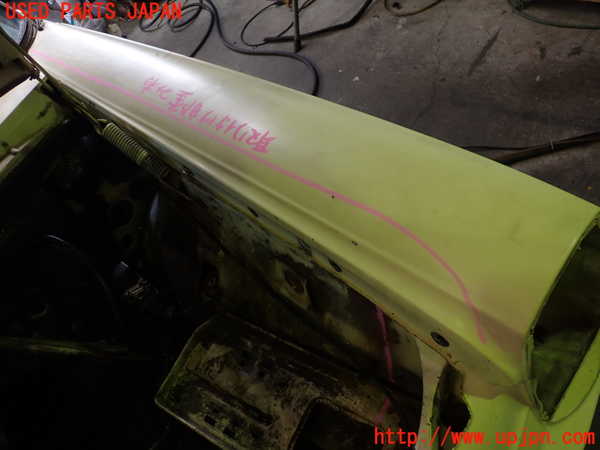 1UPJ-9232471082]ベンツ 240D(115117)W115左前フェンダー 中古_4