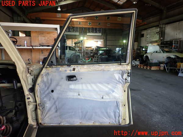 1UPJ-9232471230]ベンツ 240D(115117)W115右前ドア SEKURIT-1F 中古_4