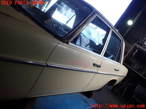 1UPJ-9232471260]ベンツ 240D(115117)W115左前ドア SEKURIT-1F 中古_2