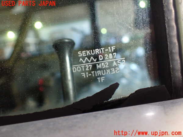 1UPJ-9232471260]ベンツ 240D(115117)W115左前ドア SEKURIT-1F 中古_5