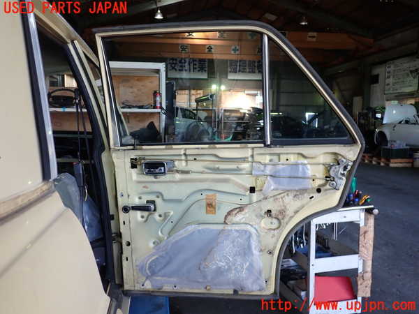 1UPJ-9232471290]ベンツ 240D(115117)W115右後ドア SEKURIT-1F 中古_4
