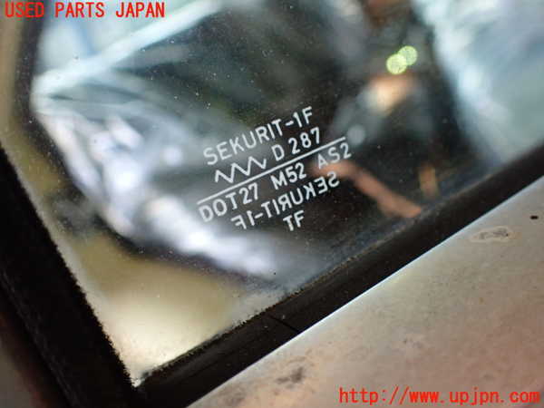 1UPJ-9232471290]ベンツ 240D(115117)W115右後ドア SEKURIT-1F 中古_5