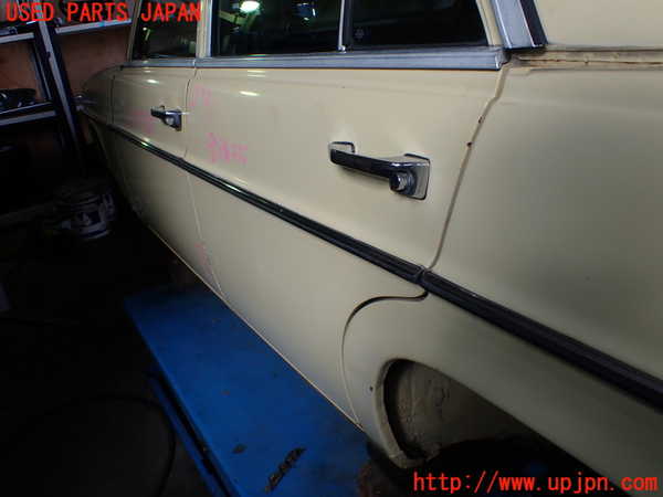 1UPJ-9232471320]ベンツ 240D(115117)W115左後ドア SEKURIT-1F 中古_3