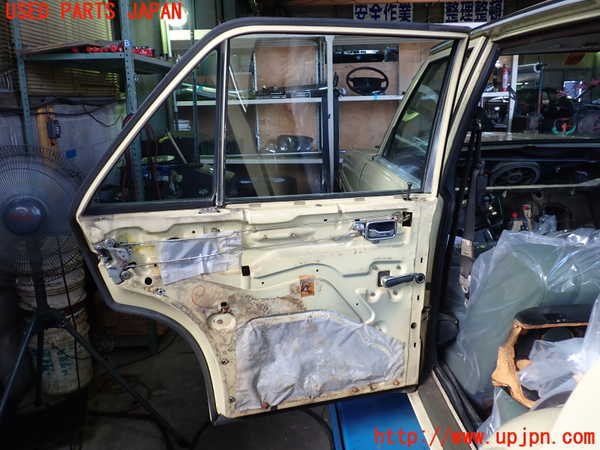 1UPJ-9232471320]ベンツ 240D(115117)W115左後ドア SEKURIT-1F 中古_4