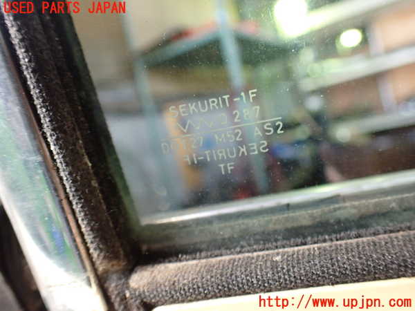1UPJ-9232471320]ベンツ 240D(115117)W115左後ドア SEKURIT-1F 中古_5