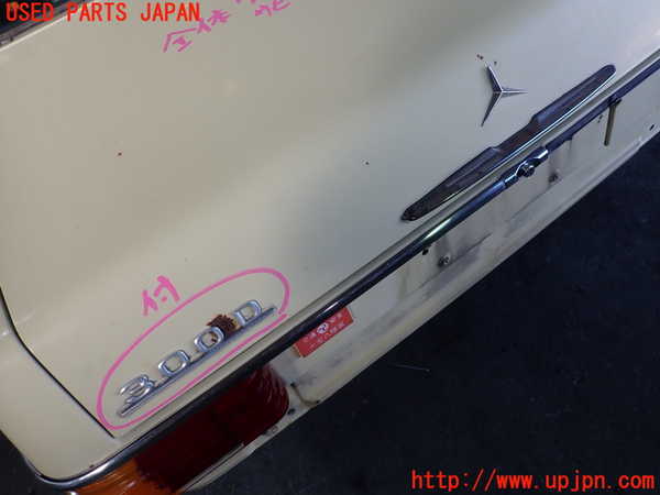 1UPJ-9232471500]ベンツ 240D(115117)W115トランク 中古_2