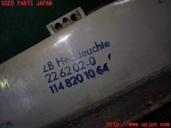 1UPJ-9232471530]ベンツ 240D(115117)W115右テールランプ 226202-0 中古_5