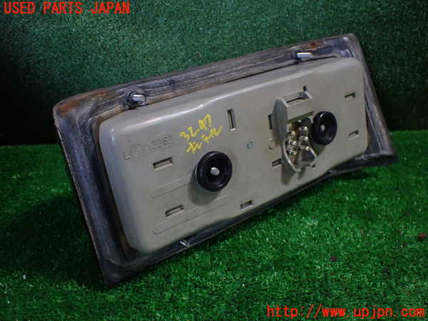 1UPJ-9232471536]ベンツ 240D(115117)W115左テールランプ 226201-0 中古_3