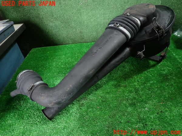1UPJ-9232472560]ベンツ 240D(115117)W115エアクリーナーボックス 中古_2