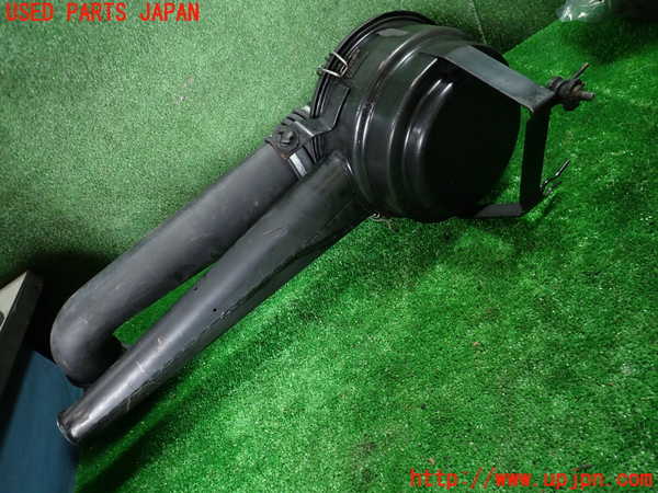 1UPJ-9232472560]ベンツ 240D(115117)W115エアクリーナーボックス 中古_3