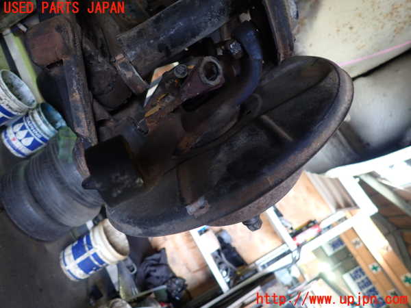 1UPJ-9232474290]ベンツ 240D(115117)W115右フロントナックルハブ 中古_2