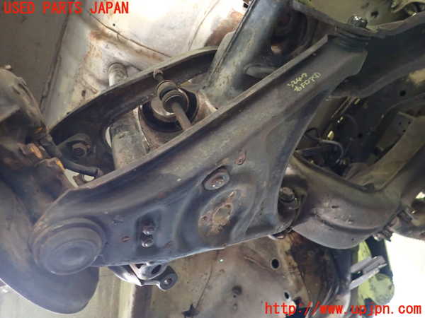 1UPJ-9232475176]ベンツ 240D(115117)W115右フロントロアアーム1 中古_2