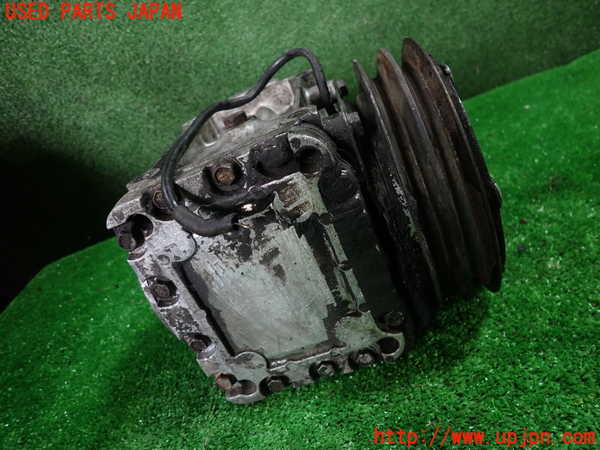 1UPJ-9232476025]ベンツ 240D(115117)W115エアコンコンプレッサー 中古_3