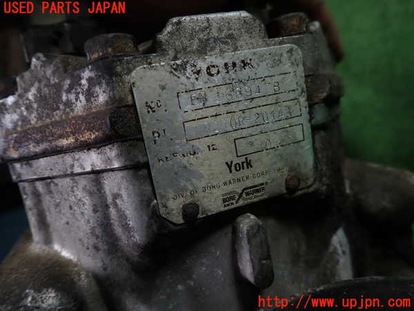 1UPJ-9232476025]ベンツ 240D(115117)W115エアコンコンプレッサー 中古_5