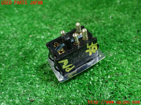 1UPJ-9232476240]ベンツ 240D(115117)W115右前パワーウィンドウスイッチ 中古_2
