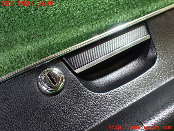 1UPJ-9232477516]ベンツ 240D(115117)W115グローブボックス1 中古_3