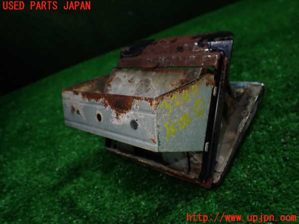 1UPJ-9232477821]ベンツ 240D(115117)W115灰皿1 中古_3