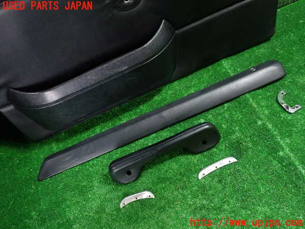 1UPJ-9232471234]ベンツ 240D(115117)W115右前ドア内張り 中古_2