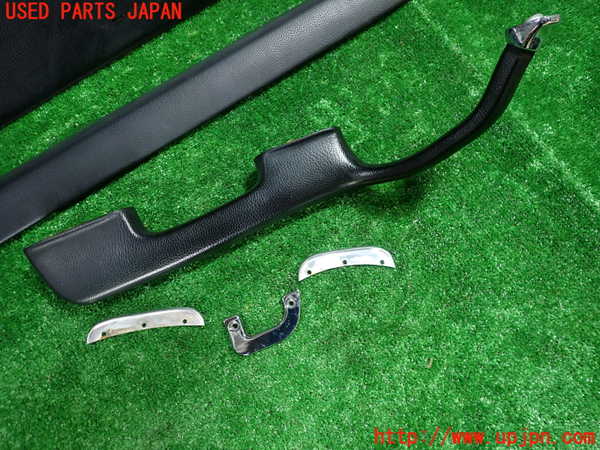 1UPJ-9232471264]ベンツ 240D(115117)W115左前ドア内張り 中古_3