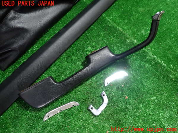 1UPJ-9232471324]ベンツ 240D(115117)W115左後ドア内張り 【ジャンク】_3