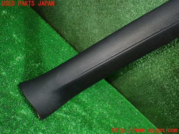 1UPJ-9232477655]ベンツ 240D(115117)W115右フロントピラートリム 中古_3