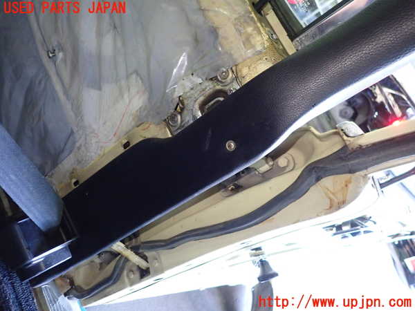 1UPJ-9232477665]ベンツ 240D(115117)W115右センターピラートリム 中古_3